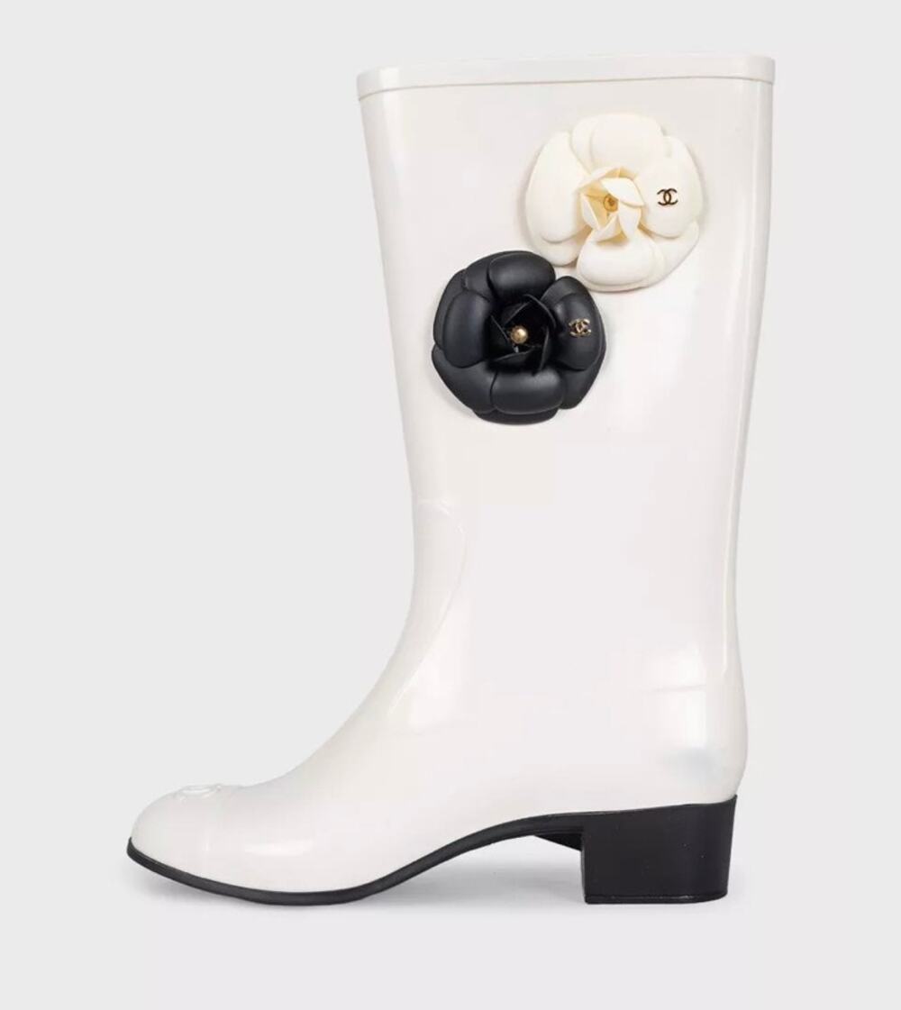 Chic Chanel White Rubber Boots Size 36
